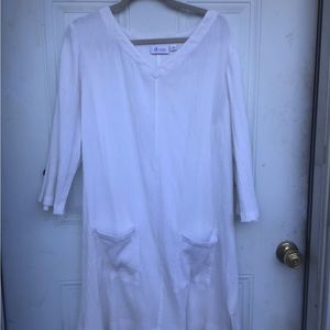 d & co Size XL White Dress Open buttoned Sleeved